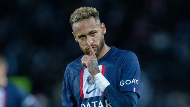 Neymar İngiltərə yolunda