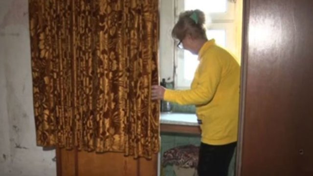 Əməkdar artistin evi yoxdur, hamamda gecələyir - VİDEO