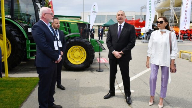 Prezident və birinci xanım Bakıda keçirilən sərgilərlə tanış olub - FOTO/YENİLƏNİB