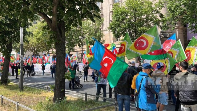 Güney azərbaycanlılar Berlində aksiya keçirirlər - FOTO/VİDEO