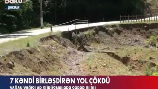 Azərbaycanda yeddi kəndi birləşdirən yol çökdü - VİDEO