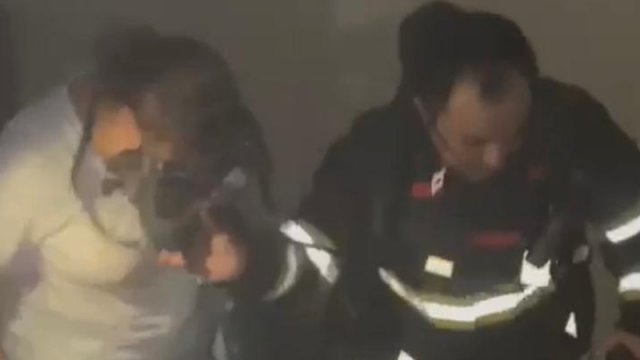 Bakıda çoxmərtəbəli yaşayış binasında yanğın - 17 nəfər təxliyə edildi