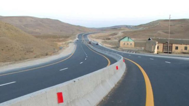 Qobustandakı ağır qəza yerindən görüntülər - VİDEO