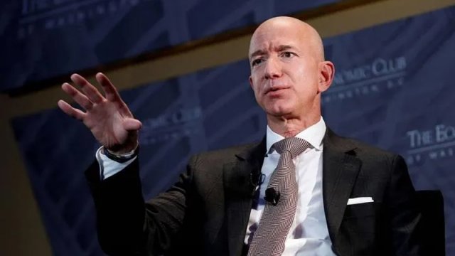 Ceff Bezos NASA-nın Aya qayıtmasına kömək edəcək