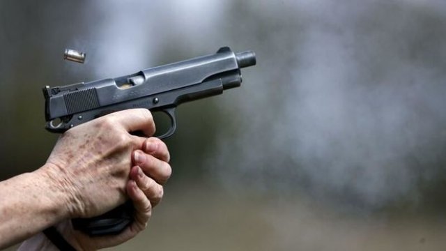 Bakıda qohumlar arasında silahlı mübahisə: Xəsarət alan var