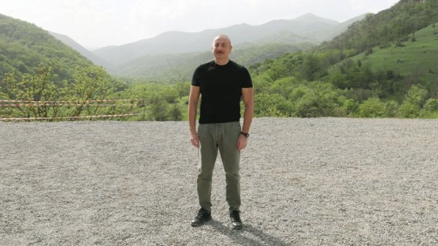 Prezident ilk 20 ailənin dünəndən Laçında yerləşdiyini açıqladı