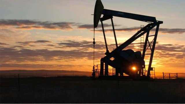 Neftin büdcə qiyməti 60 dollara qaldırılır