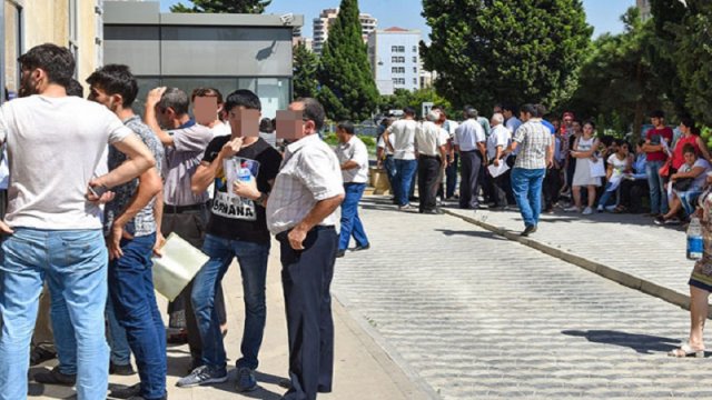 Ödəmə terminalının qarşısında kişinin gözünü çıxardı