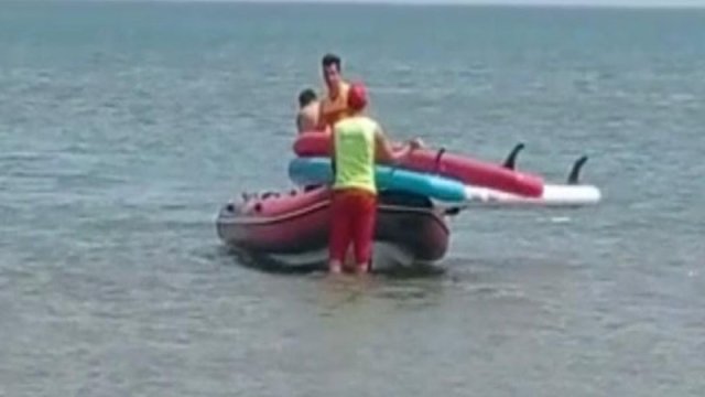 Xilasedicilər dənizdə 2 nəfəri xilas etdi - FOTO/VİDEO