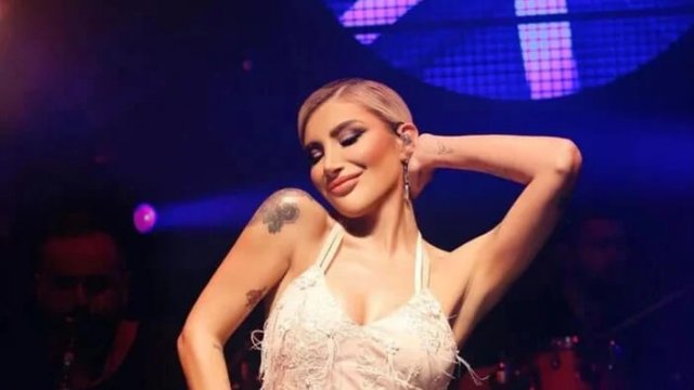 İrem Derici aeroportda görün kiminlə qarşılaşdı - FOTO