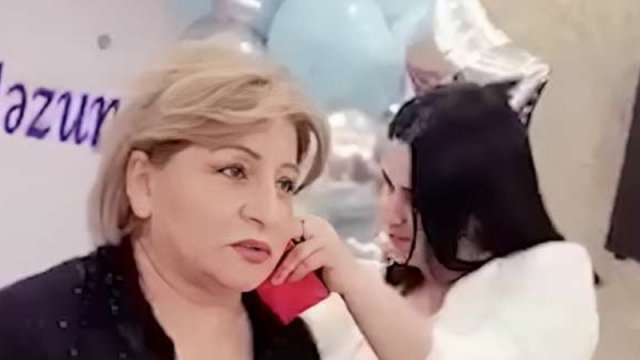 Qızıl hədiyyə olunan müəllim bu məşhurun anası imiş - FOTO