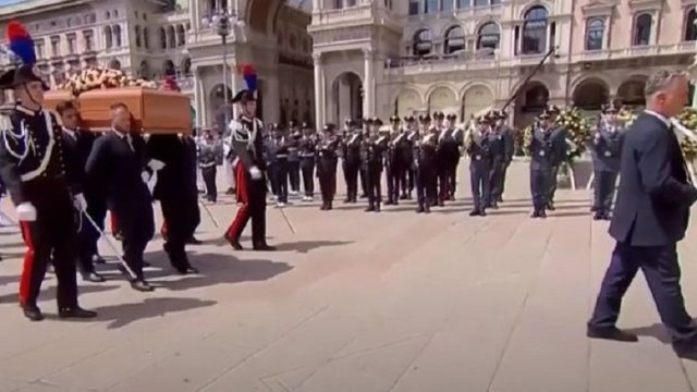 Berluskoni dəfn edildi - VİDEO