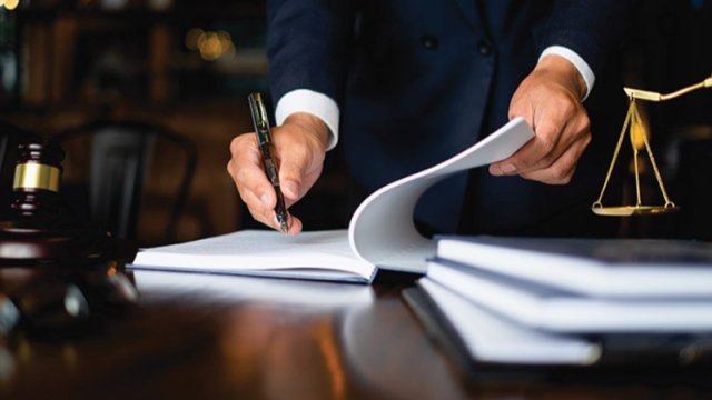 İki şirkət arasında pul davası