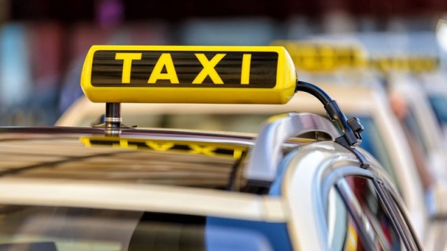 Taksilərlə bağlı qaydalar nə vaxtdan qüvvəyə minir? - RƏSMİ