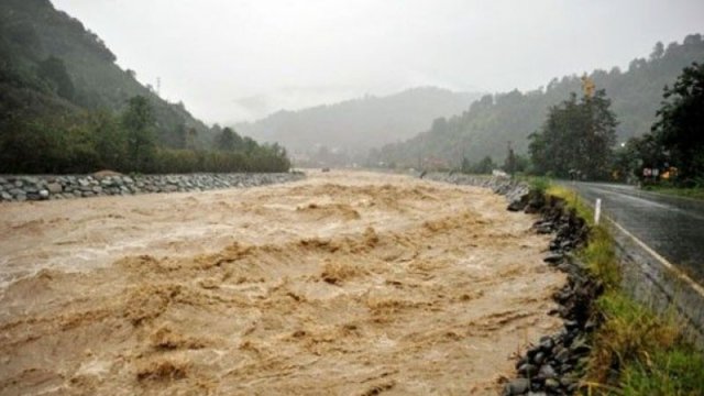 Böylü qəsəbəsindən sel keçib, Ağdamın kəndlərinə dolu düşüb