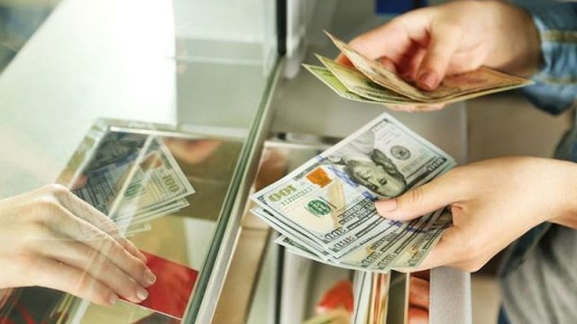 Azərbaycana pul köçürmələri niyə azalıb? - AÇIQLAMA