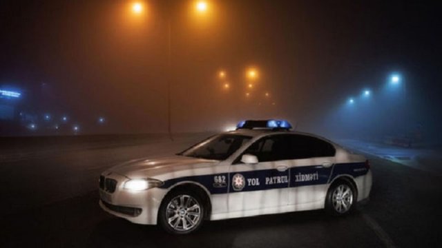 Bakıxanov qəsəbəsində polislərlə içkili şəxs arasında insident: YPX avtomobilinin şüşəsi sındırıldı