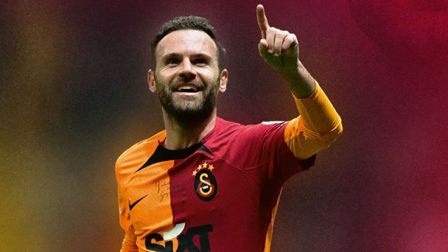 Məşhur futbolçu \