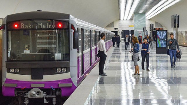 Bakı metrosunda dava düşüb - Saxlanılanlar var - VİDEO