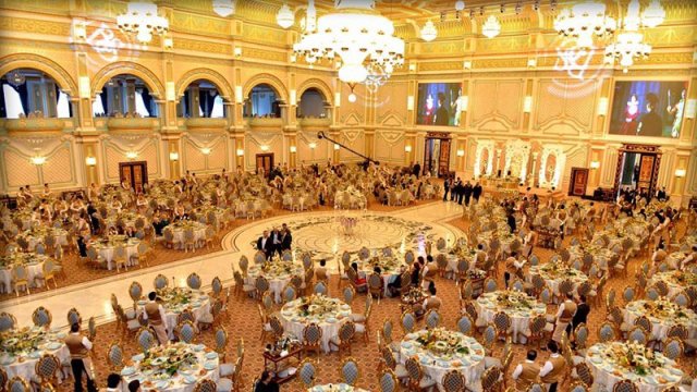 Bakıda restoranda kütləvi dava düşüb, bıçaqlananlar var