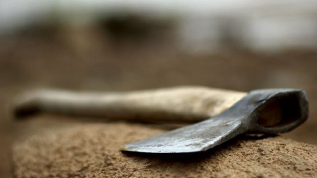 Abşeronda qohumlarının balta ilə hücumuna məruz qalan ailənin üçüncü üzvü də öldü