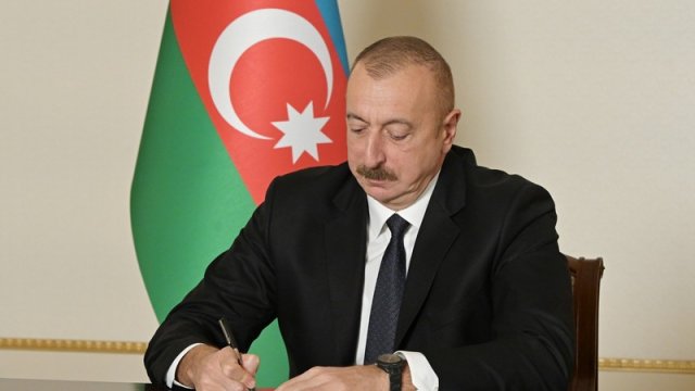 Prezident bu şəxsləri təltif etdi - SİYAHI