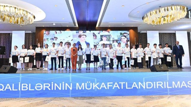 Respublika fənn olimpiadalarının qalibləri mükafatlandırılıb