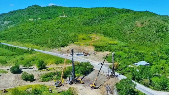 Yol kənarında turistsiz qalan obyektlər