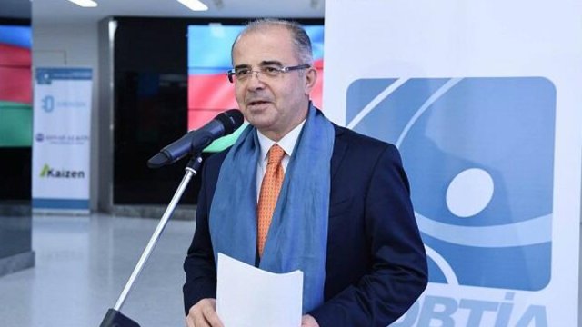 Akademiya rektorun 440 min manatlıq 