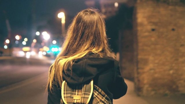 Bakıda 17 yaşlı qız itkin düşüb