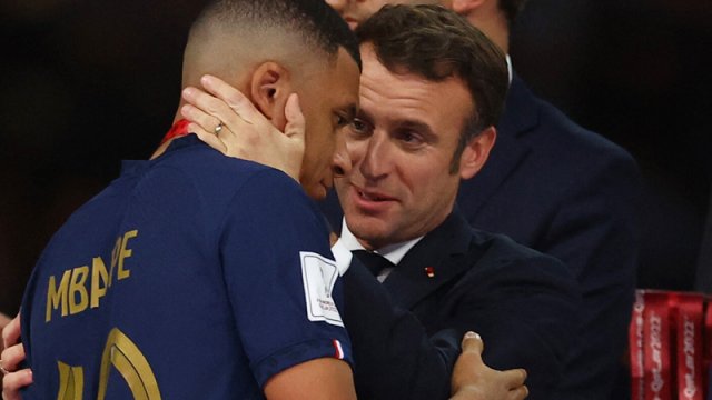 Makron Mbappeni PSJ-də qalmağa inandırır, lakin...