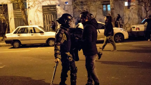 İranın cənub-qərbində toqquşma: 2 polis öldürüldü