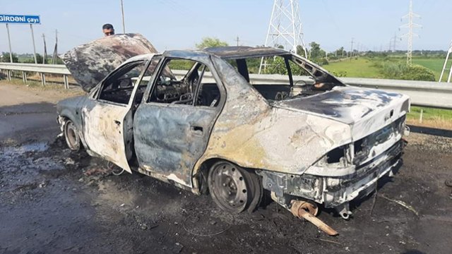 Qazi Natiq Mehdiyevin maşını yandı - FOTOLAR