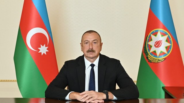 İlham Əliyev İtaliyanın “Leonardo” şirkətinin baş icraçı direktorunu qəbul edib