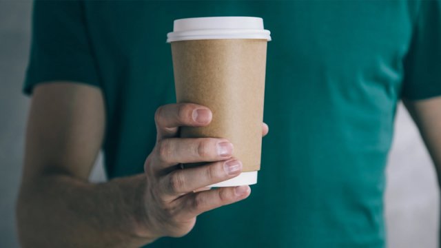 Plastik fincandan isti qəhvə içmək təhlükəlidir? - Həkim