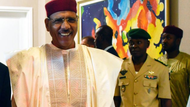 Nigerin Fransadakı səfiri üsyançıların qərarını tanımır