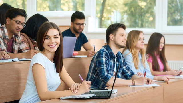 Sərhədlər bağlı, biletlər baha: Xaricdə oxuyan tələbələrə güzəşt olunacaq?