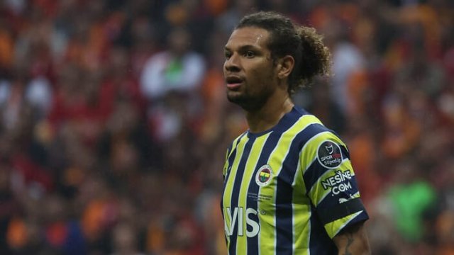 Daha bir futbolçu Səudiyyə Ərəbistanına GEDİR