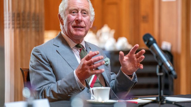 III Çarlz nəvələrini ad günündə görmək istəyir, amma...