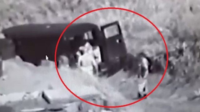 Qanunsuz erməni silahlıları təcili tibbi yardım maşınlarında silah, mina daşıyır - VİDEO