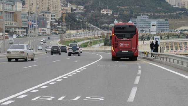 Avtobus zolaqlarını taksilərdən xilas etmək üçün nə etmək lazımdır? - Ekspert AÇIQLADI