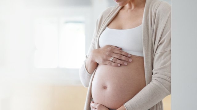 Ana bətnində olan uşaq valideynlərin səsini eşidir? - Psixoloq