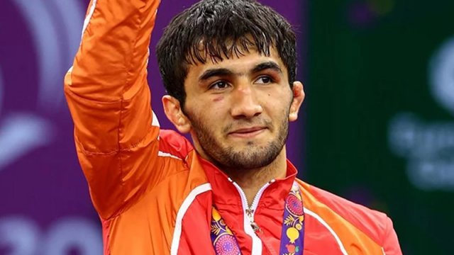 Bakıda Olimpiya çempionu sevgilisinin ərini bıçaqlayıb - TƏFƏRRÜAT