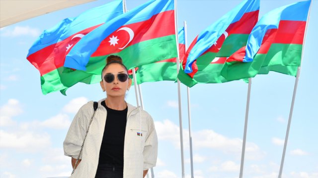 Vladimir Putin Mehriban Əliyevanı təbrik etdi