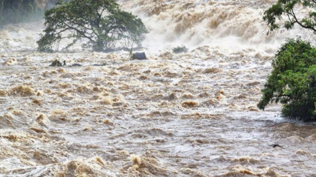 Samuxda leysan nəticəsində çaydan sel keçdi