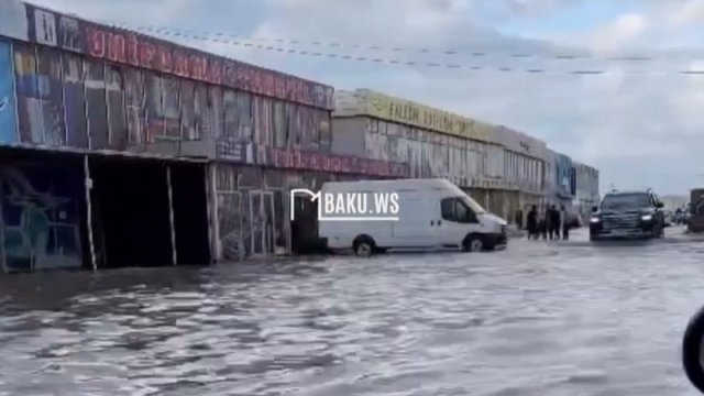 “Binə” ticarət mərkəzi su altında qaldı - VİDEO