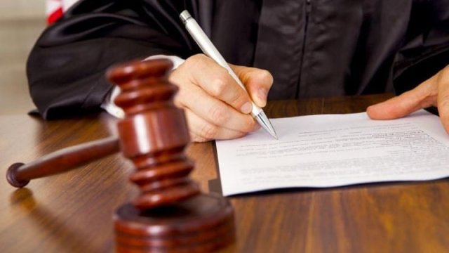 İki şirkət arasında alqı-satqı mübahisəsi