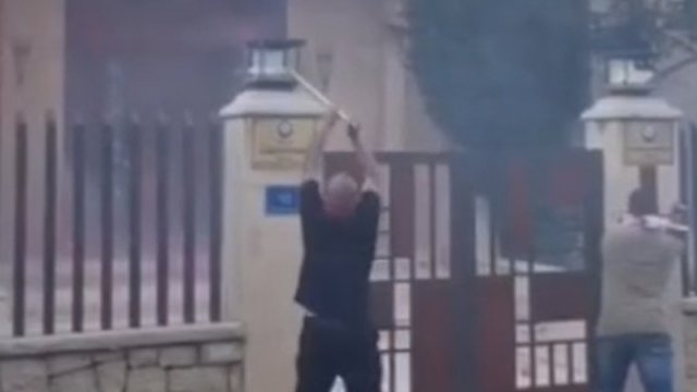 Ermənilərin Livandakı səfirliyimizə hücum anı - FOTO/VİDEO