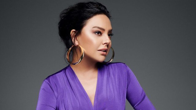 Ebru Gündəş uşaqlıq fotosunu PAYLAŞDI