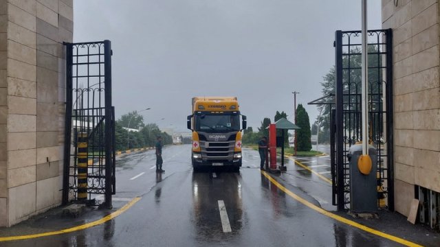 Rusiya Qızıl Xaç Cəmiyyətinin Qarabağ erməniləri üçün göndərdiyi ərzaq dolu TIR Ağdam istiqamətində hərəkət edir - FOTO